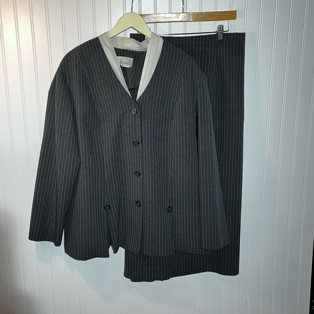 Pride & Joy Button Front Suit Jacket & Skirt Womens Gray Pinstriped Pleated Neck